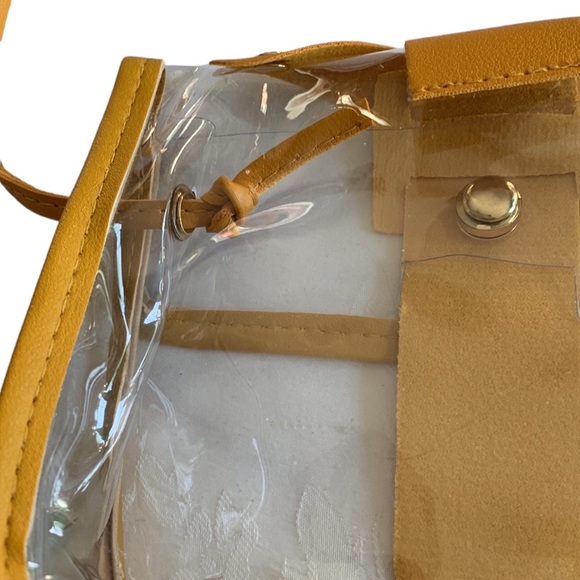 Clear Stadium Crossbody Bag in Yellow with Removable Insert - Picture 5 of 7